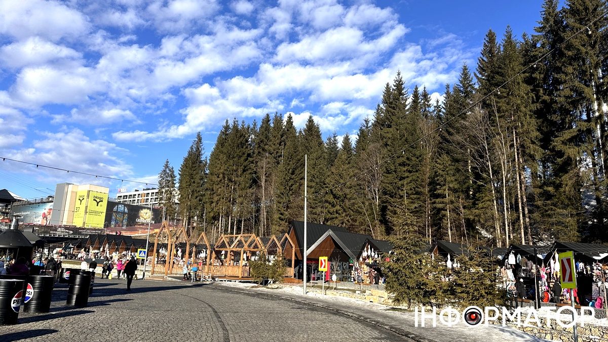 Казкові пейзажі та лижний драйв: фоторепортаж із святкового Буковелю 2