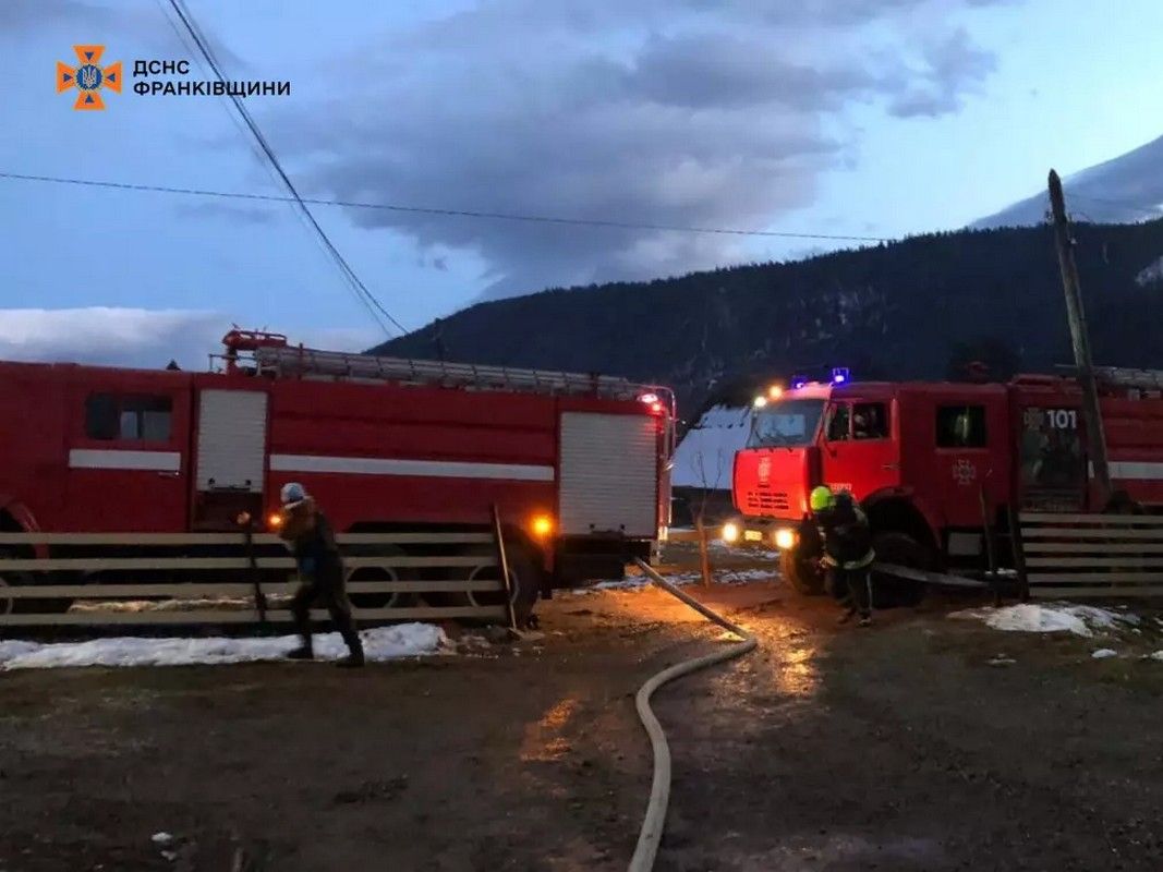 У Поляниці згорів будинок 2