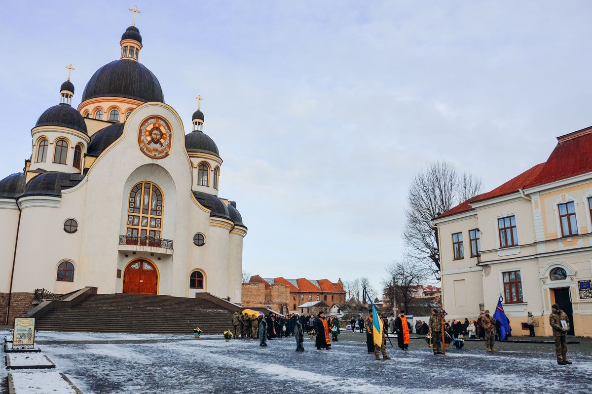 У Коломиї прощалися із загиблим воїном Петром Сенюком 1