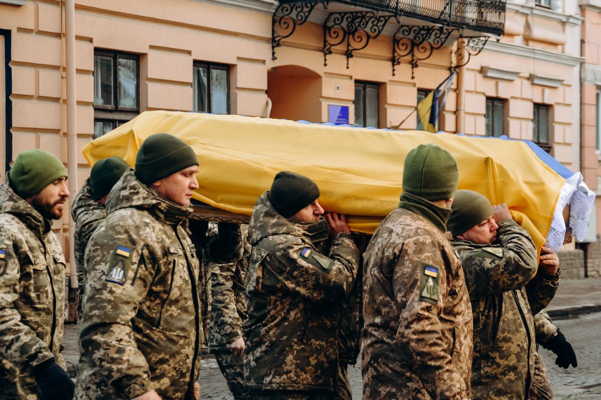 У Коломиї прощалися із загиблим воїном Петром Сенюком 5