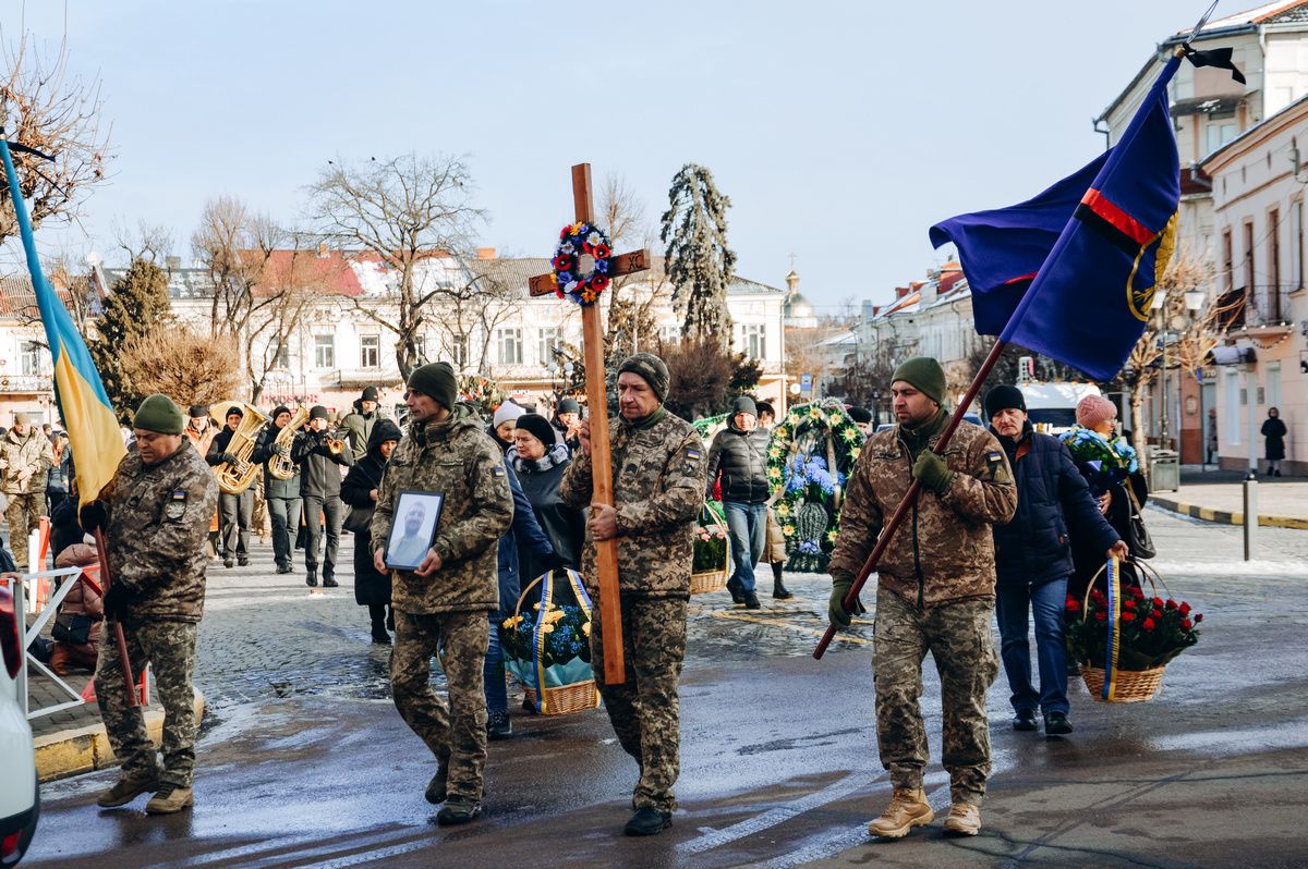 У Коломиї прощалися із загиблим воїном Петром Сенюком 3