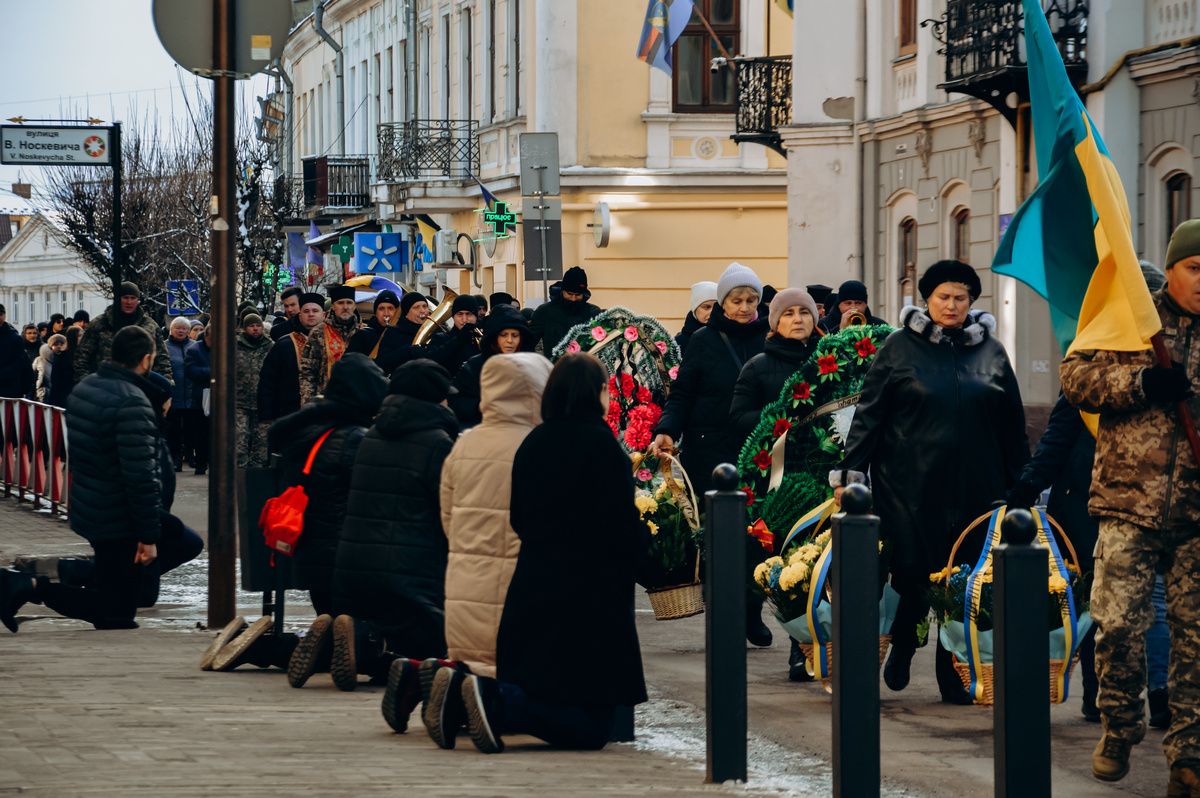 У Коломиї прощалися із загиблим воїном Петром Сенюком 4