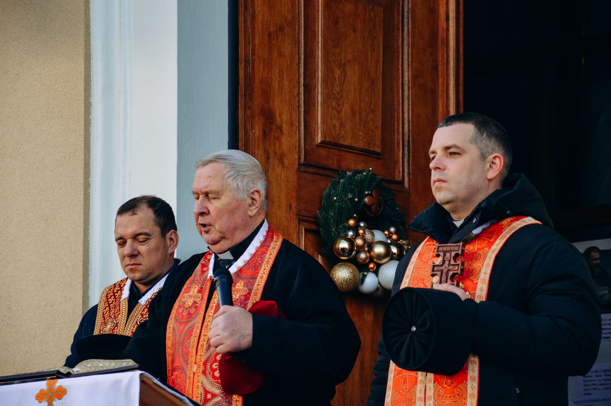 У Коломиї прощалися із загиблим воїном Петром Сенюком 10