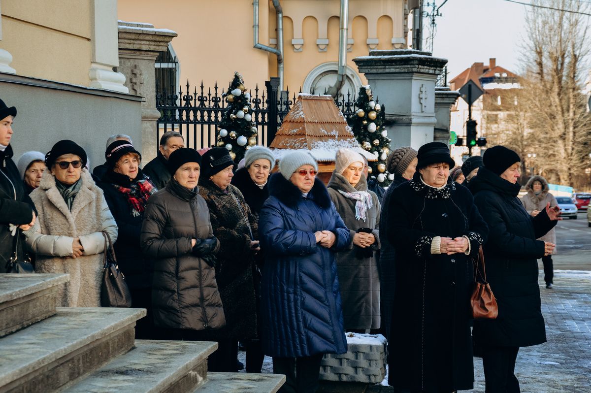 У Коломиї прощалися із загиблим воїном Петром Сенюком 8