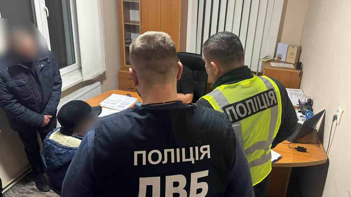 500$ за незаконне перевезення лісу: прикарпатець пропонував хабар правоохоронцю