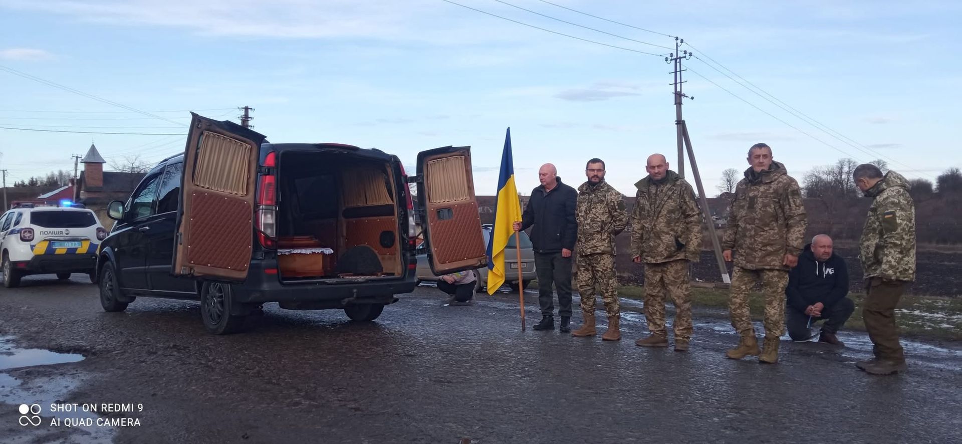 У Пʼядицькій громаді зустріли скорботний кортеж воїна Олега Дениса 5