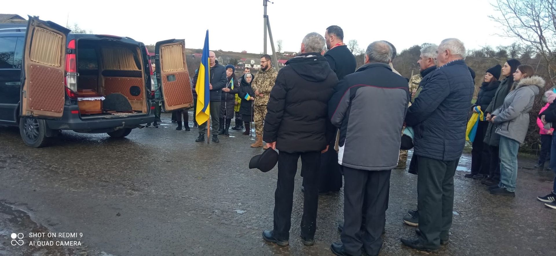 У Пʼядицькій громаді зустріли скорботний кортеж воїна Олега Дениса 6