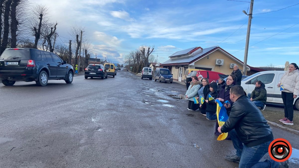 У Пʼядицькій громаді зустріли скорботний кортеж воїна Олега Дениса 3