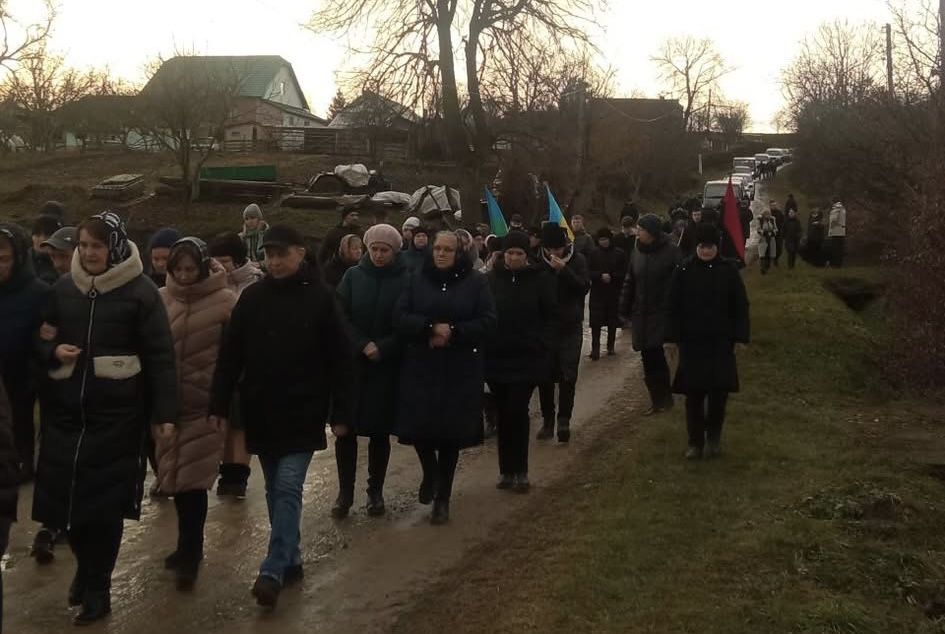 У Великій Кам'янці в останню путь провели Героя Олега Дениса 4