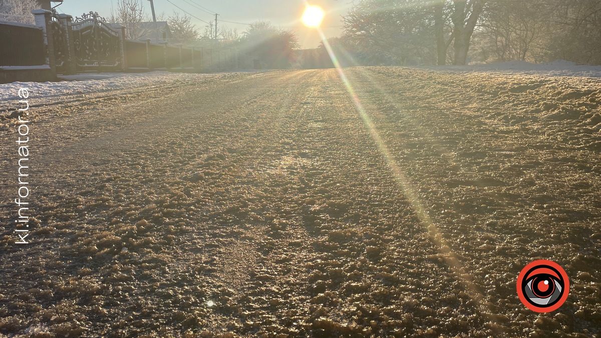 Замерзла снігова каша на автодорозі "Коломия-Лука"