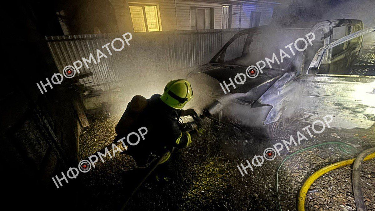 Вранці на Коломийщині загорівся автомобіль: є травмований 1