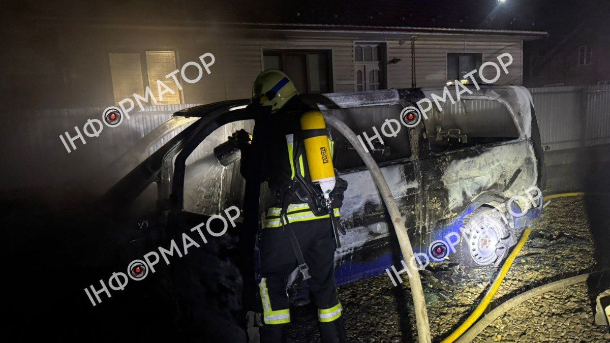 Вранці на Коломийщині загорівся автомобіль: є травмований