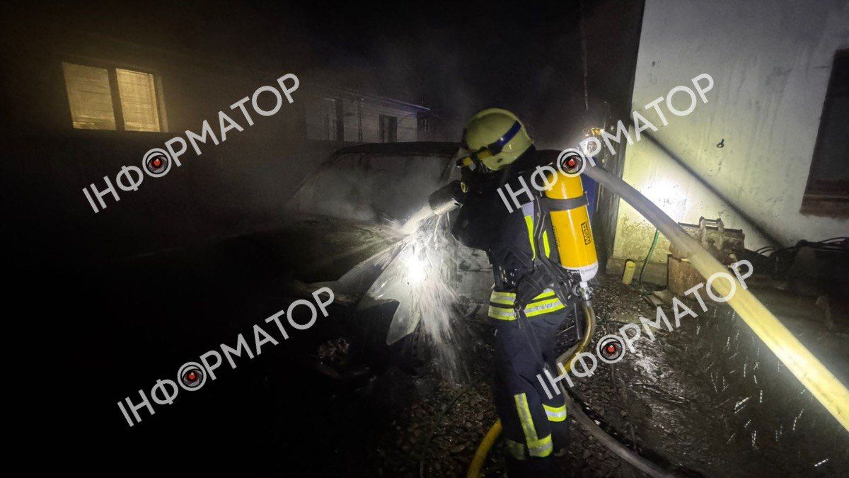 Вранці на Коломийщині загорівся автомобіль: є травмований 2