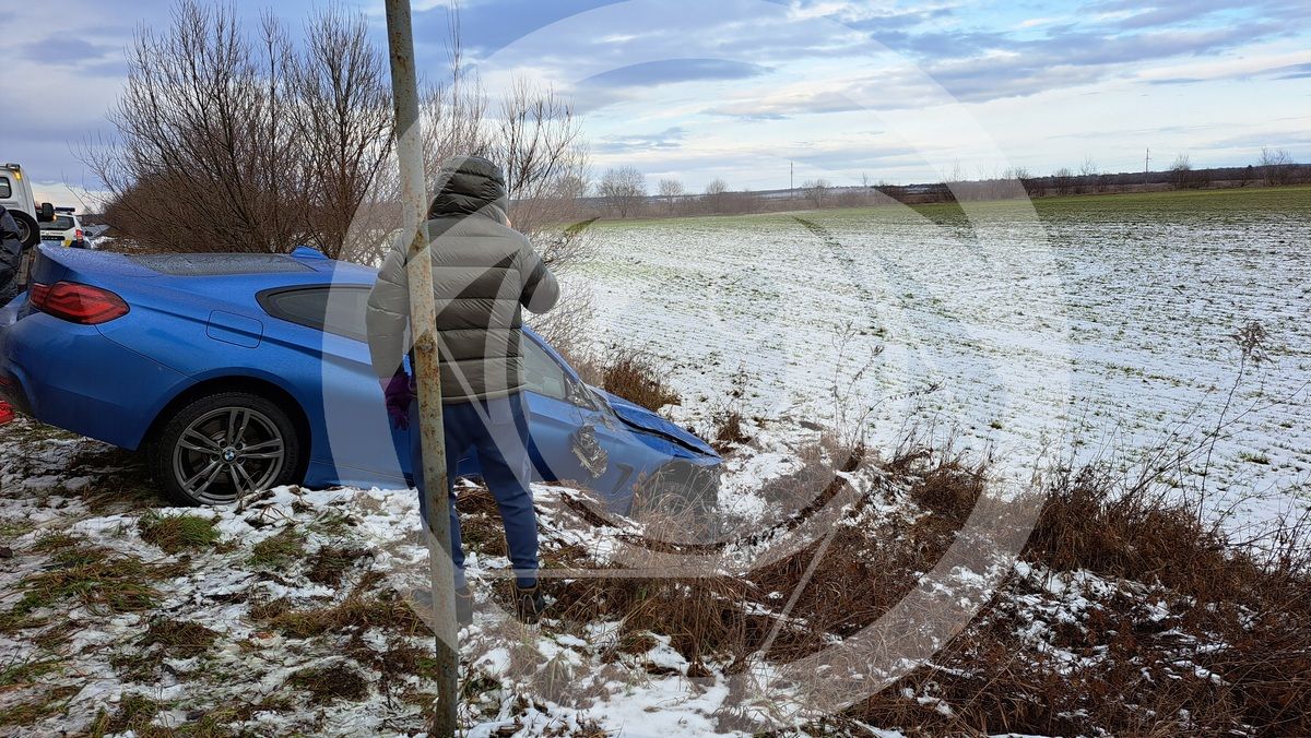 На обʼїзній Коломиї - ДТП: опинилось у кюветі BMW 2