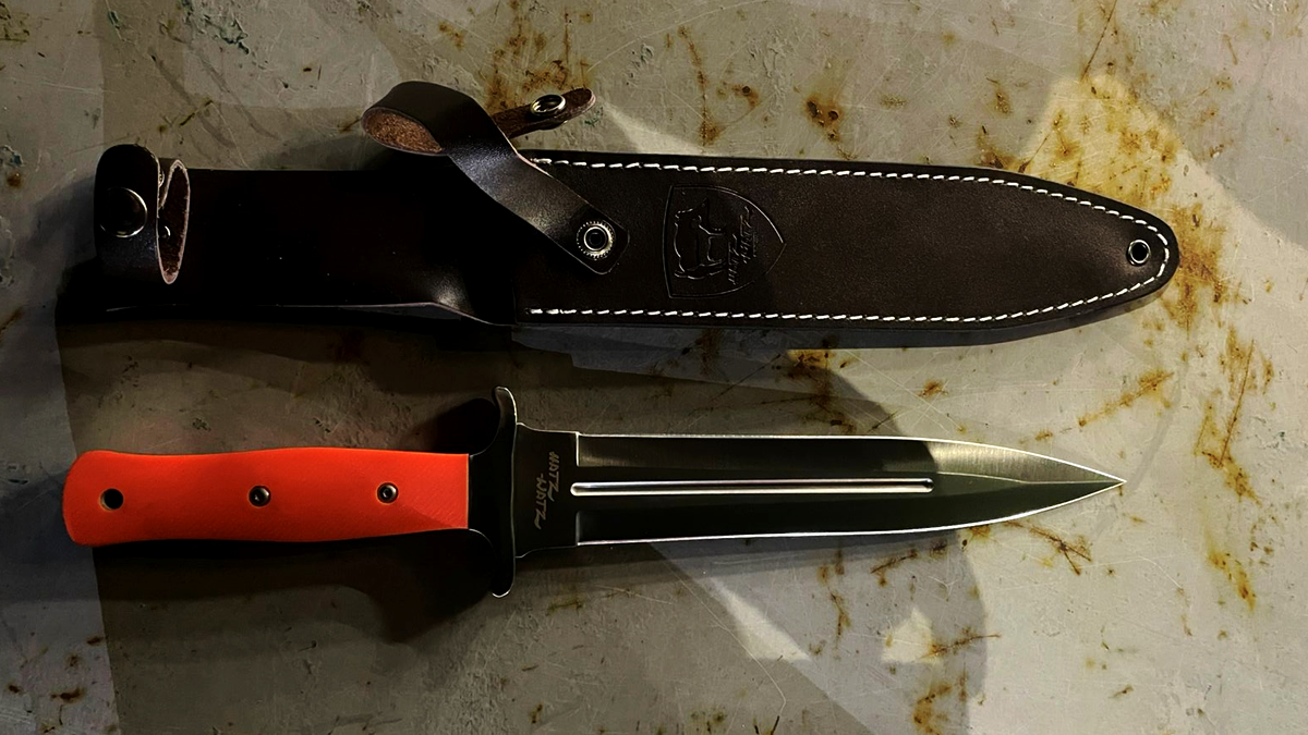 Іноземець намагався ввезти в Україну холодну зброю та набої 1