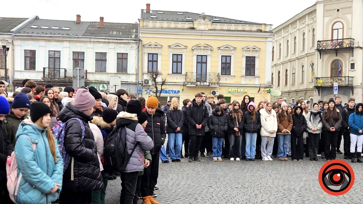 Понад тисяча коломиян утворили живий ланцюг у середмісті | ФОТО, ВІДЕО 14