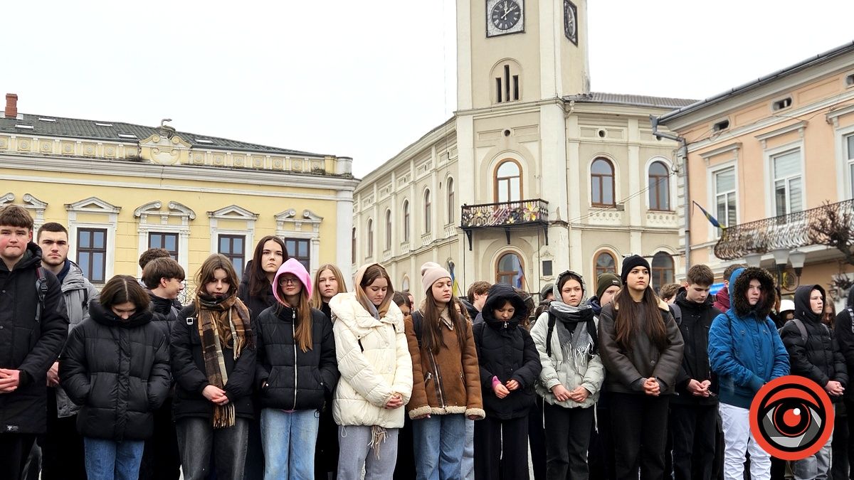 Понад тисяча коломиян утворили живий ланцюг у середмісті | ФОТО, ВІДЕО 9