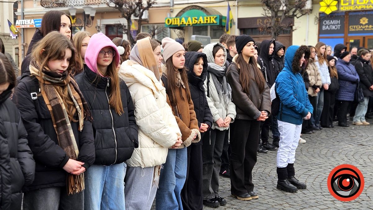 Понад тисяча коломиян утворили живий ланцюг у середмісті | ФОТО, ВІДЕО 10