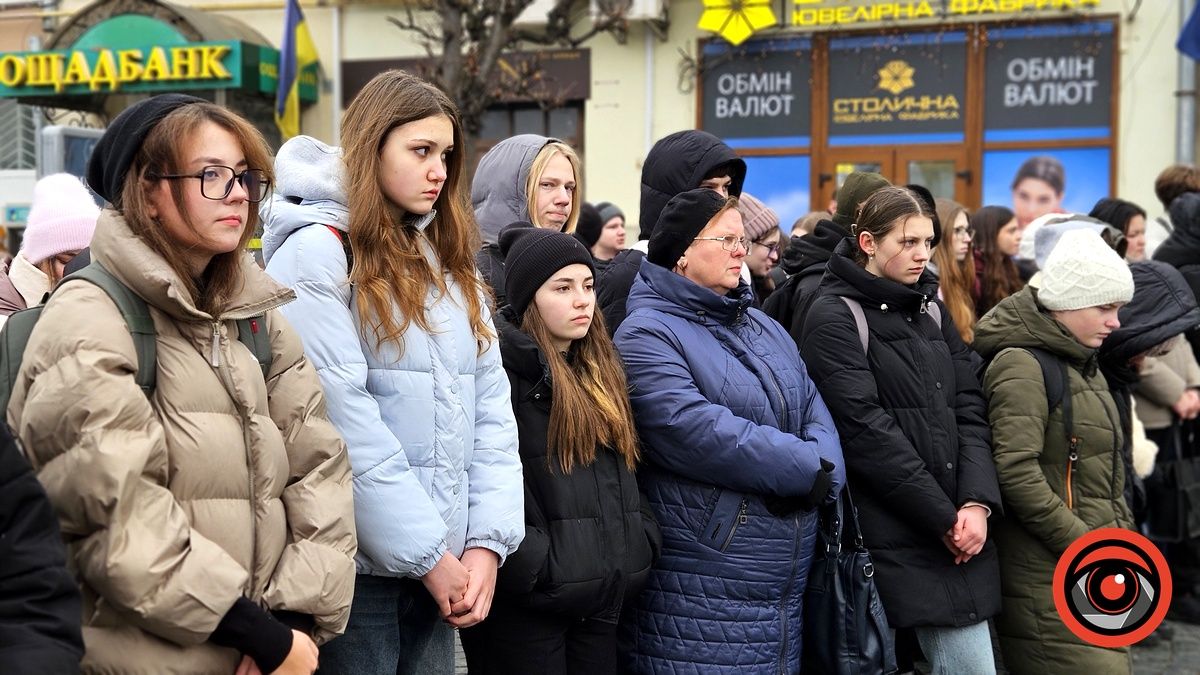 Понад тисяча коломиян утворили живий ланцюг у середмісті | ФОТО, ВІДЕО 16