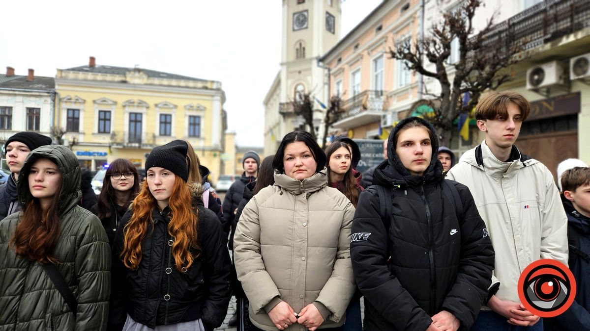 Понад тисяча коломиян утворили живий ланцюг у середмісті | ФОТО, ВІДЕО 11