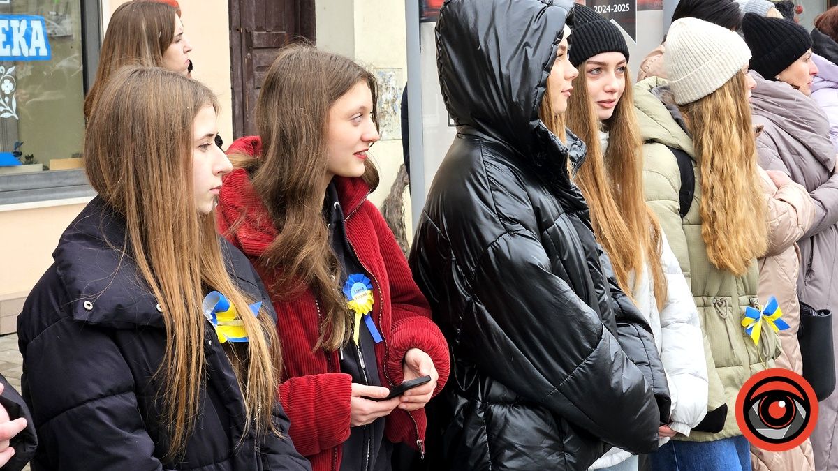 Понад тисяча коломиян утворили живий ланцюг у середмісті | ФОТО, ВІДЕО 12