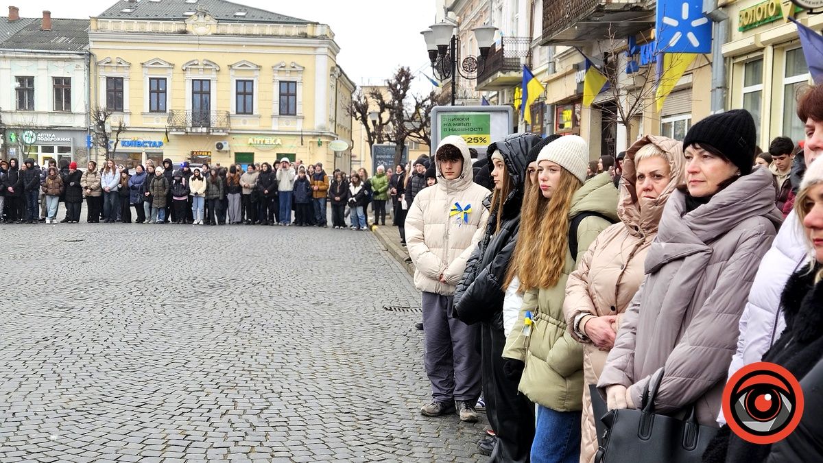 Понад тисяча коломиян утворили живий ланцюг у середмісті | ФОТО, ВІДЕО 22