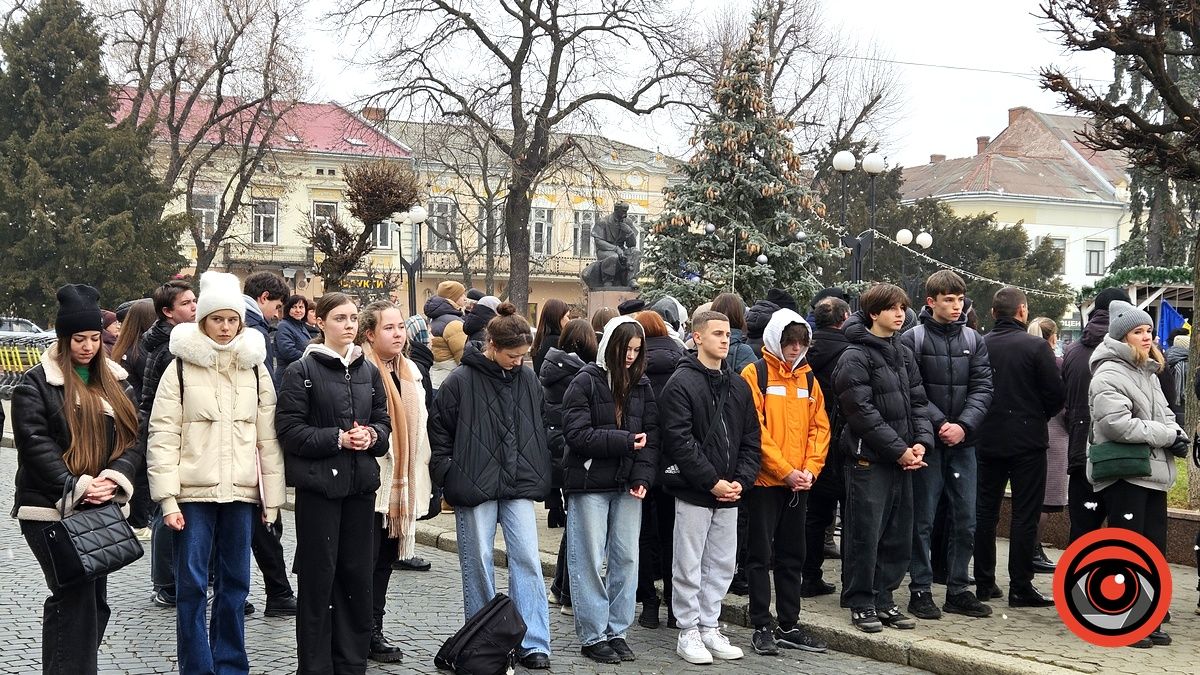 Понад тисяча коломиян утворили живий ланцюг у середмісті | ФОТО, ВІДЕО 17