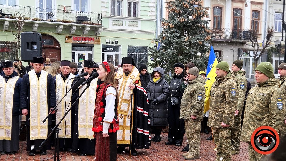 Понад тисяча коломиян утворили живий ланцюг у середмісті | ФОТО, ВІДЕО 7