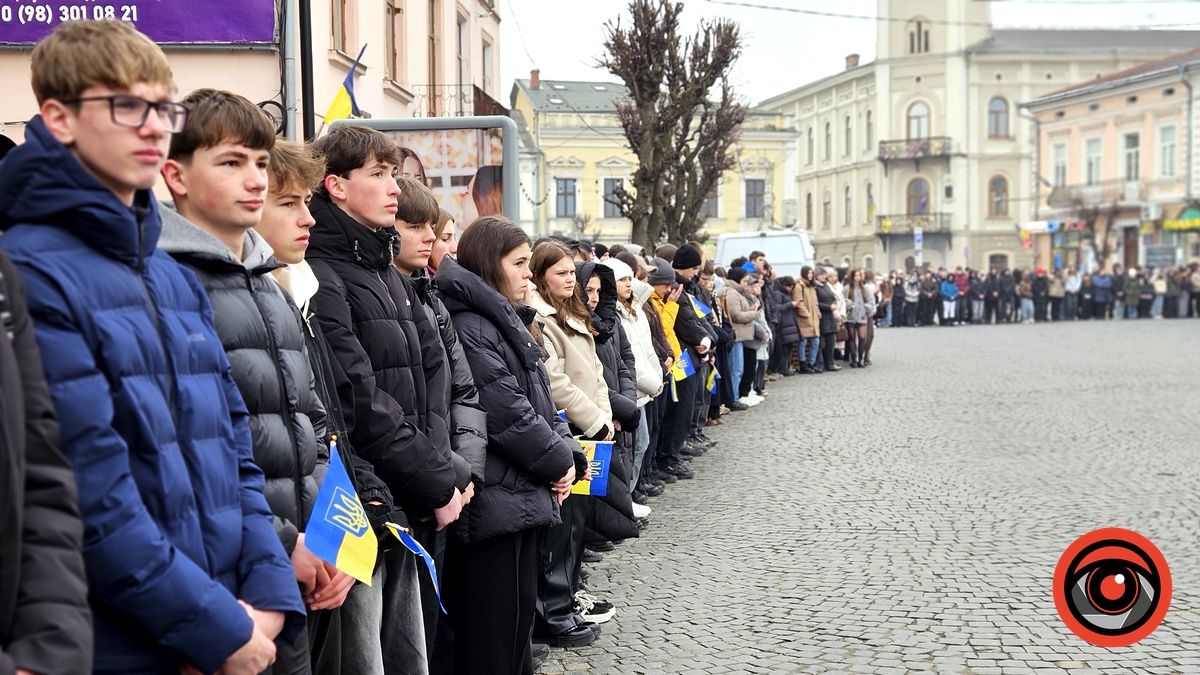 Понад тисяча коломиян утворили живий ланцюг у середмісті | ФОТО, ВІДЕО 6