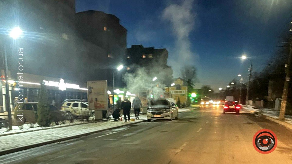 У мікрорайоні Гомін загорівся автомобіль