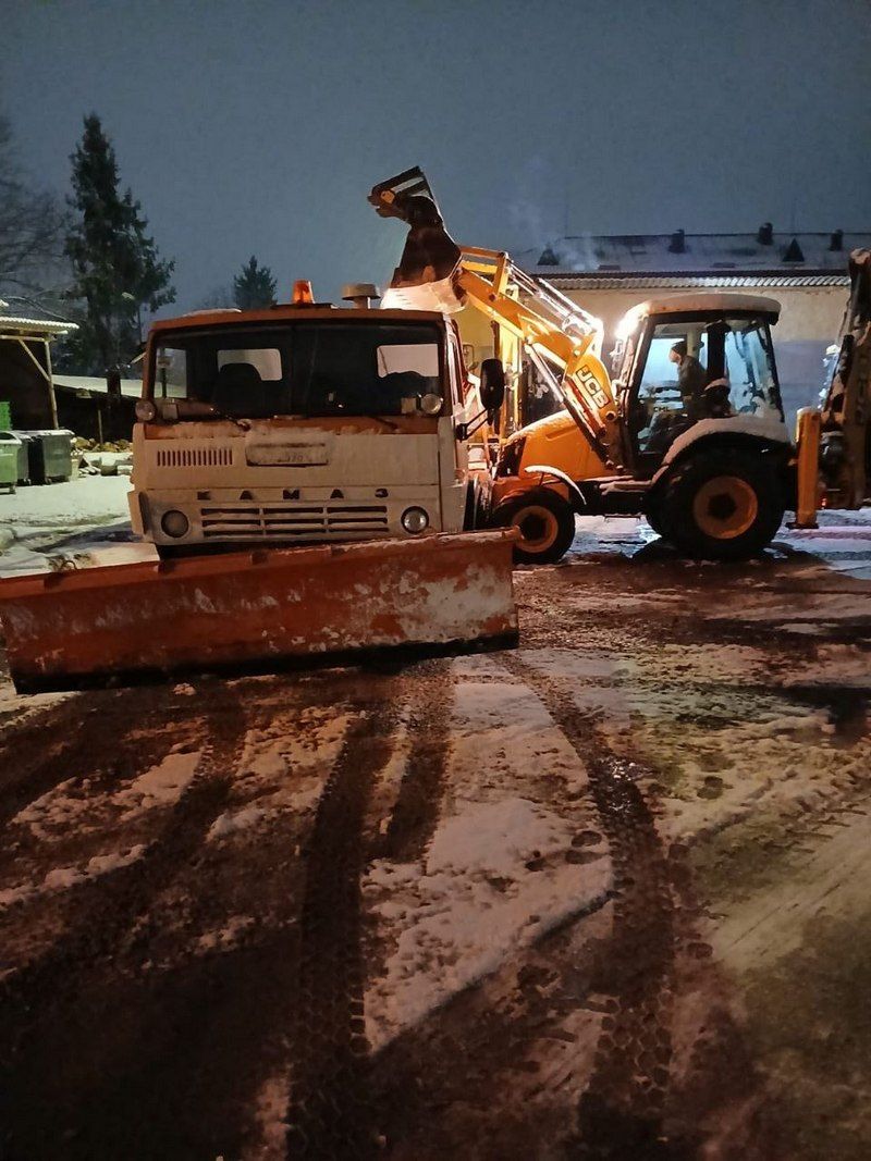 Як комунальники Коломиї працювали вночі 3