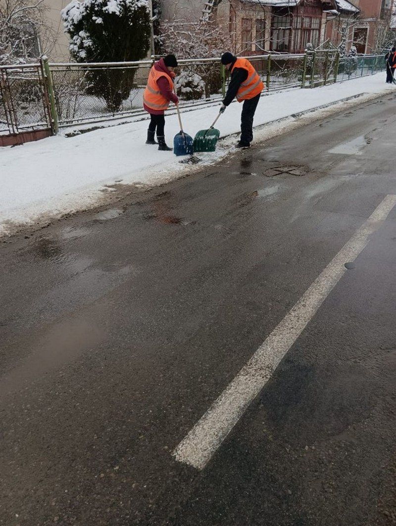 Як комунальники Коломиї працювали вночі 5
