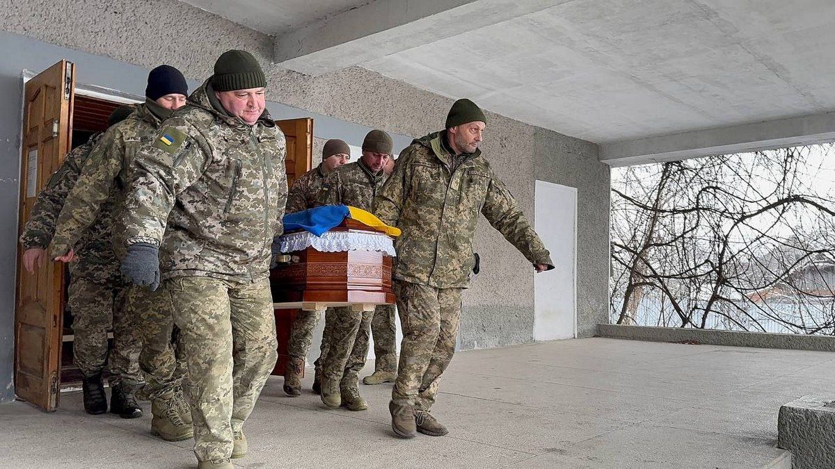 В Печеніжинській громаді попрощалися з Героєм Богданом Рощинським 1