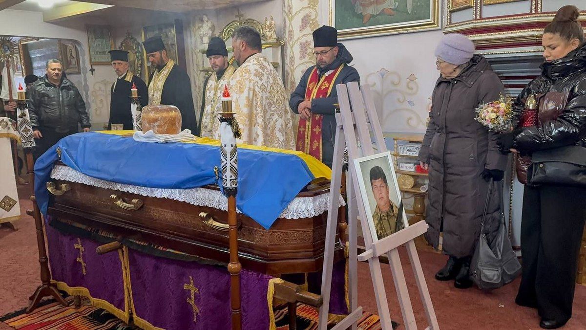 В Печеніжинській громаді попрощалися з Героєм Богданом Рощинським 3