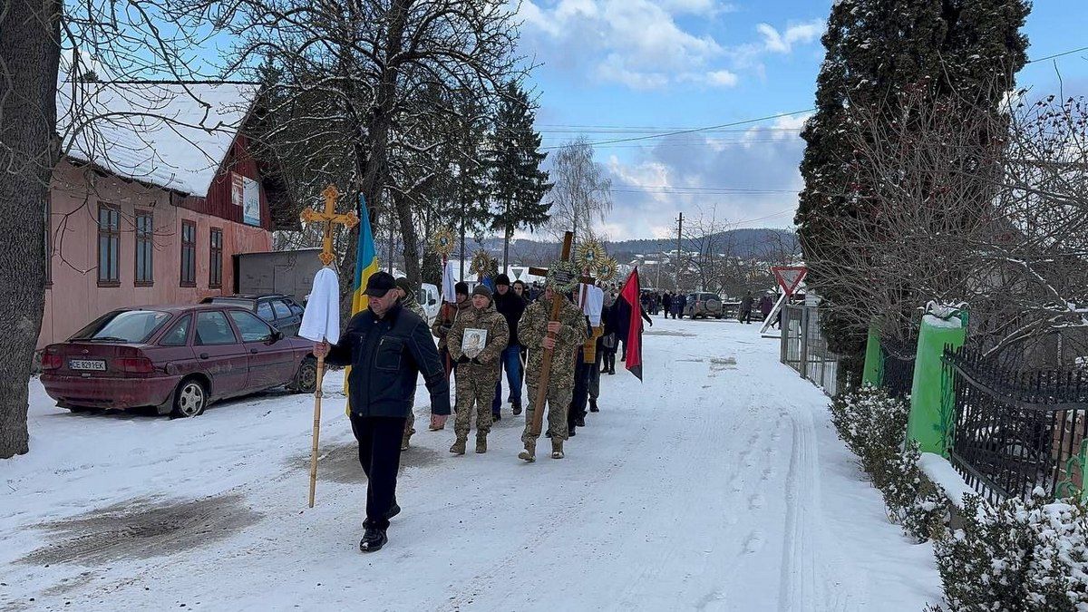 В Печеніжинській громаді попрощалися з Героєм Богданом Рощинським 4