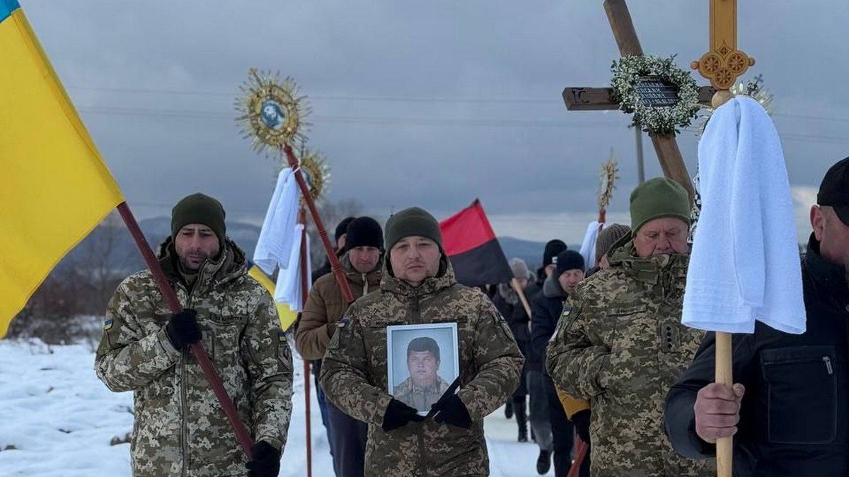 В Печеніжинській громаді попрощалися з Героєм Богданом Рощинським 5