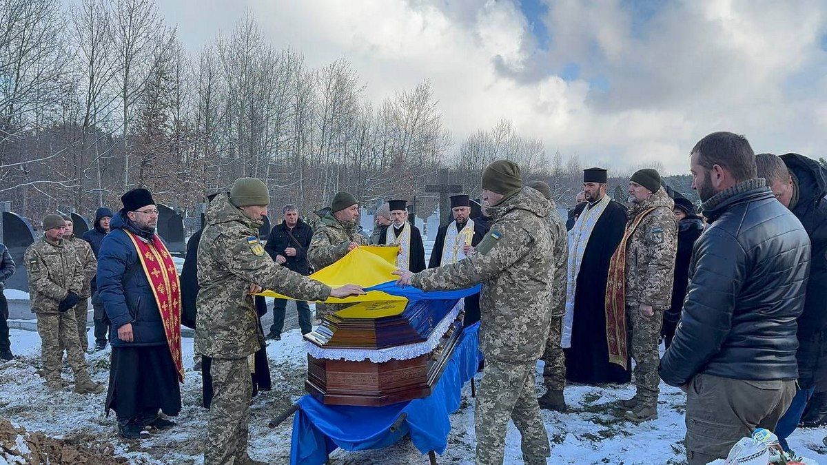 В Печеніжинській громаді попрощалися з Героєм Богданом Рощинським 7