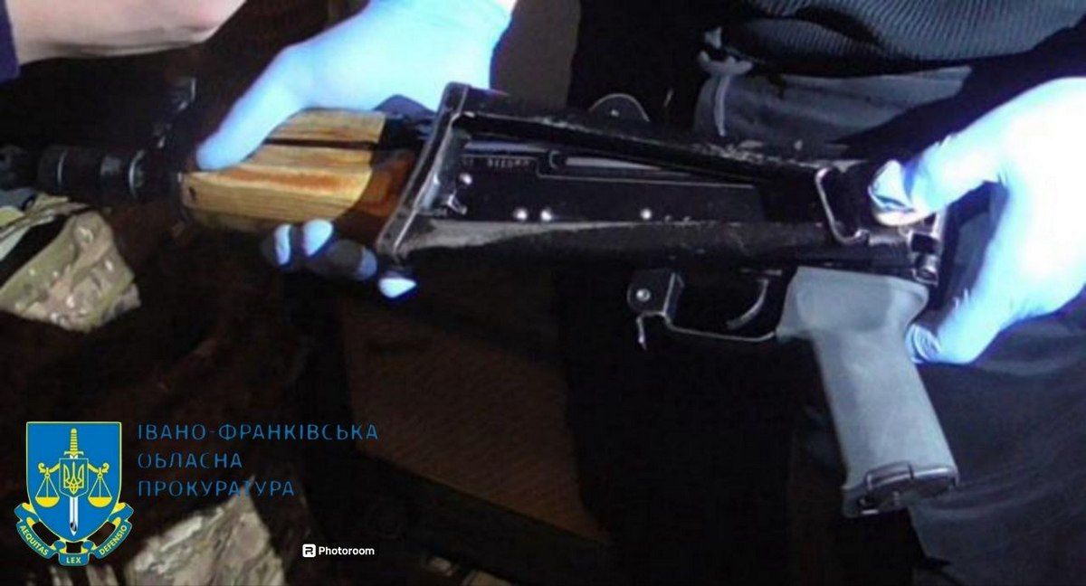 За незаконне зберігання автомата взяли під варту прикарпатця 1