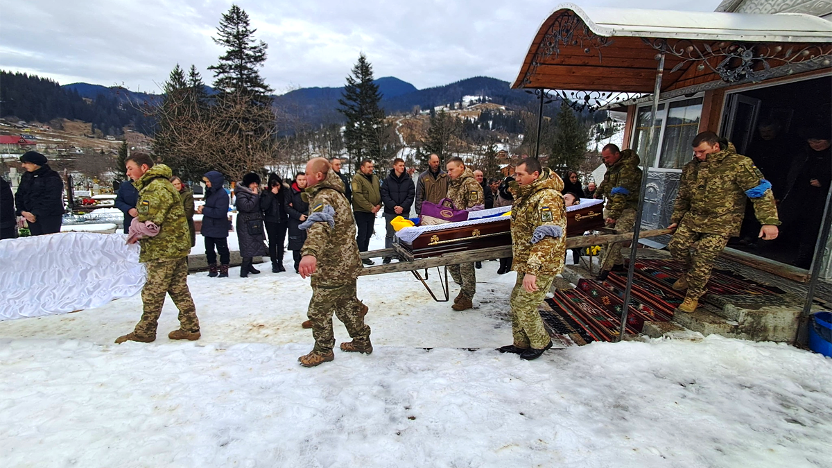 Зеленська громада попрощалася з воїном Романом Мартищуком 2