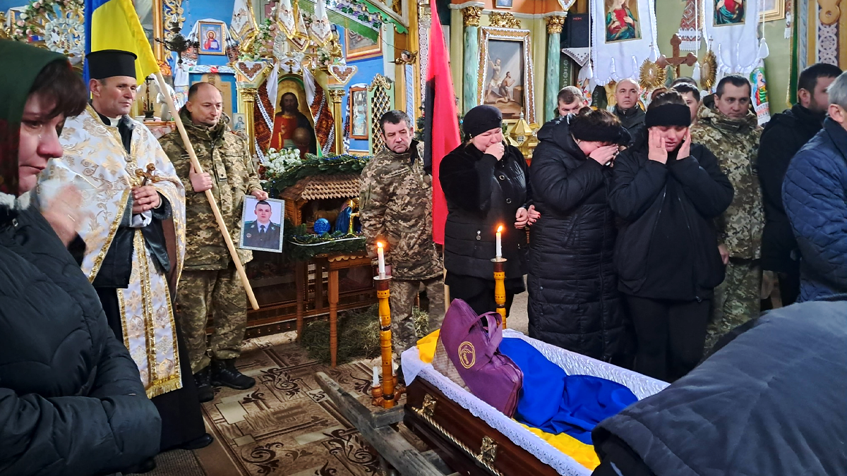 Зеленська громада попрощалася з воїном Романом Мартищуком 1