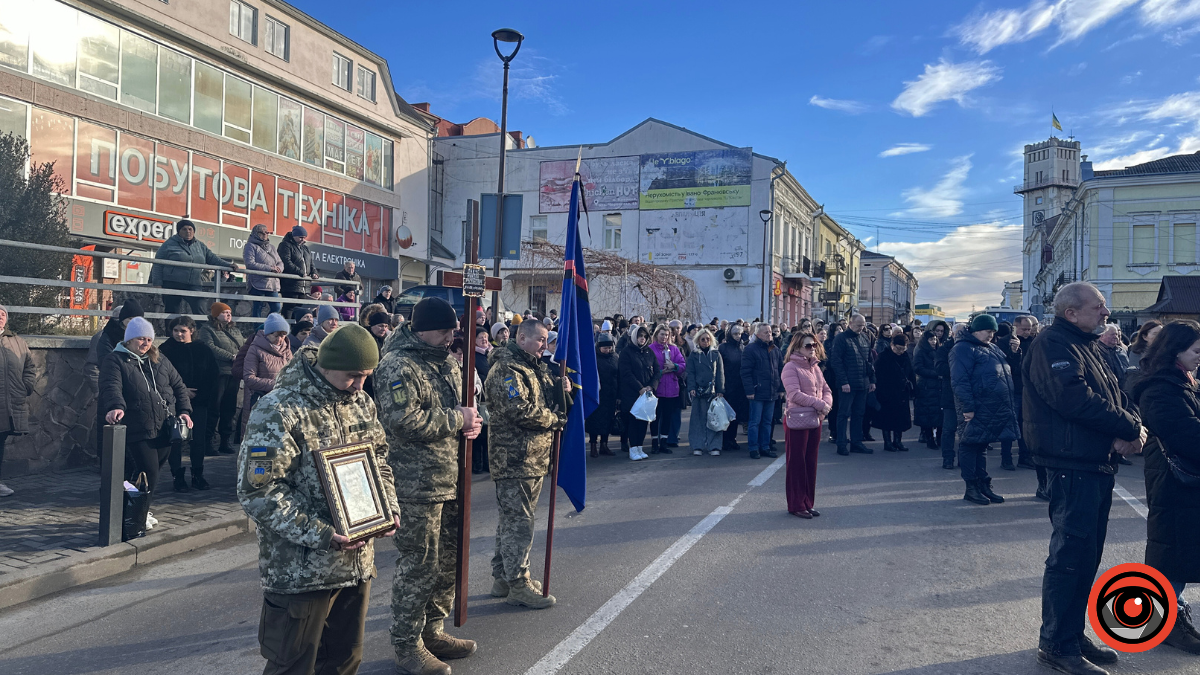 Коломия провела в останню путь Героя Миколу Лакуса 10