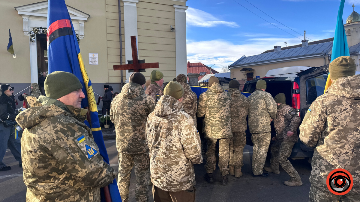 Коломия провела в останню путь Героя Миколу Лакуса 11