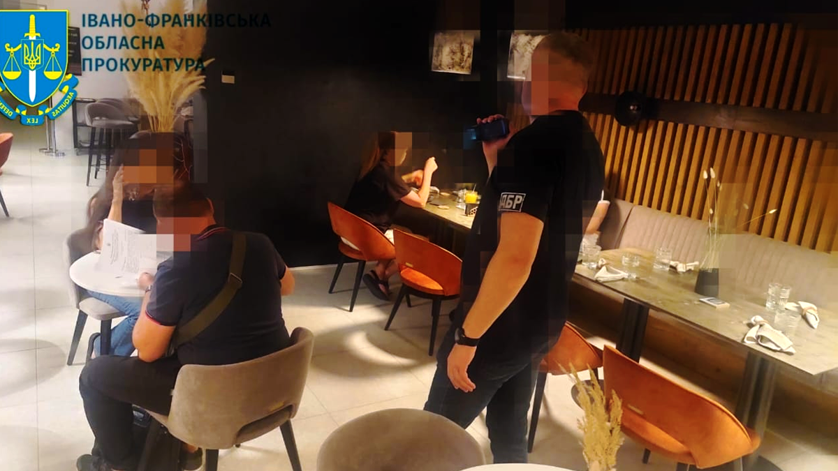 Суд наклав арешт на квартиру та елітну автівку експосадовиці податкової, яка приховала 5,6 млн грн 1