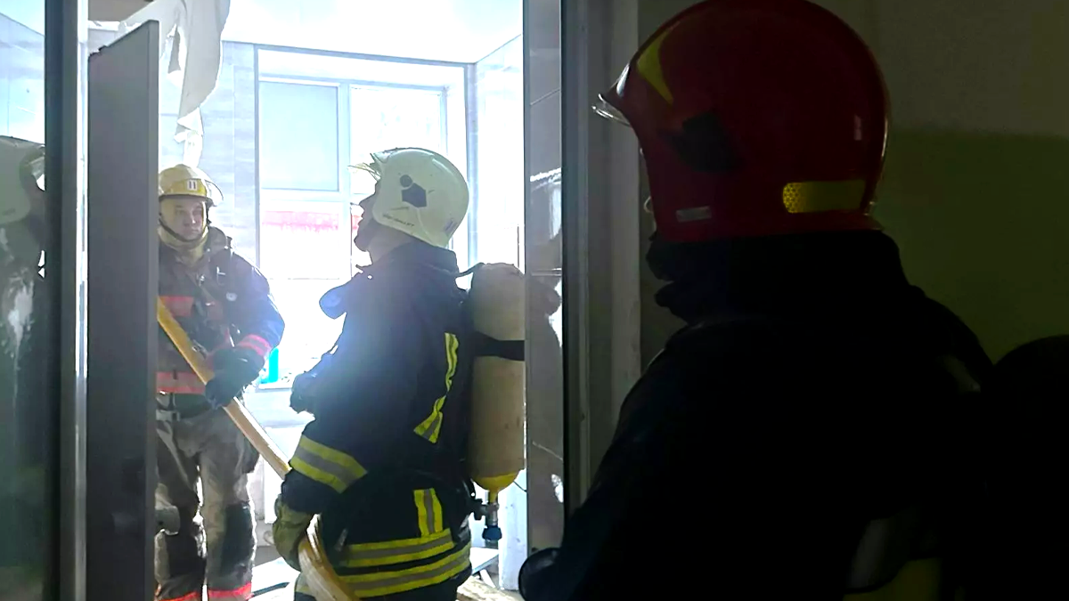 1 січня у Ворохті загорівся санаторій: рятувальники евакуювали понад 100 людей 3