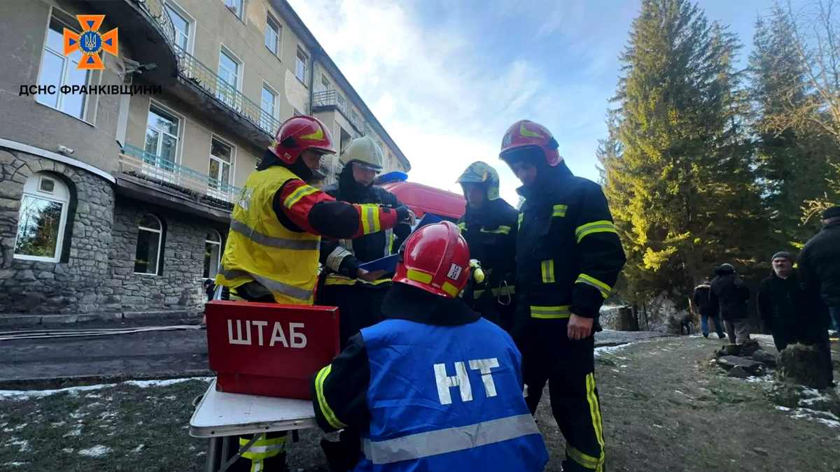 1 січня у Ворохті загорівся санаторій: рятувальники евакуювали понад 100 людей 4