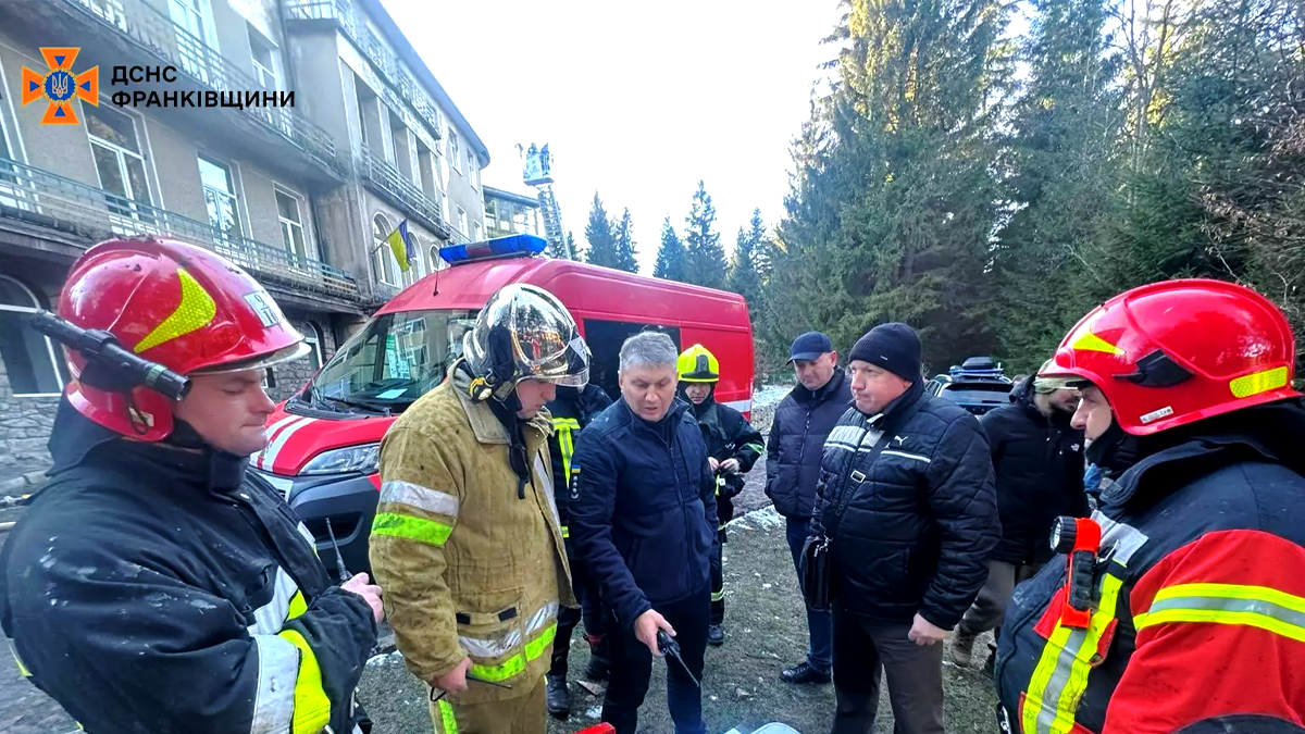 1 січня у Ворохті загорівся санаторій: рятувальники евакуювали понад 100 людей 1