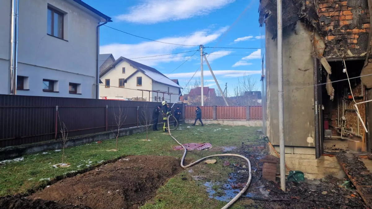 В Надвірній палав двоповерховий житловий будинок 3