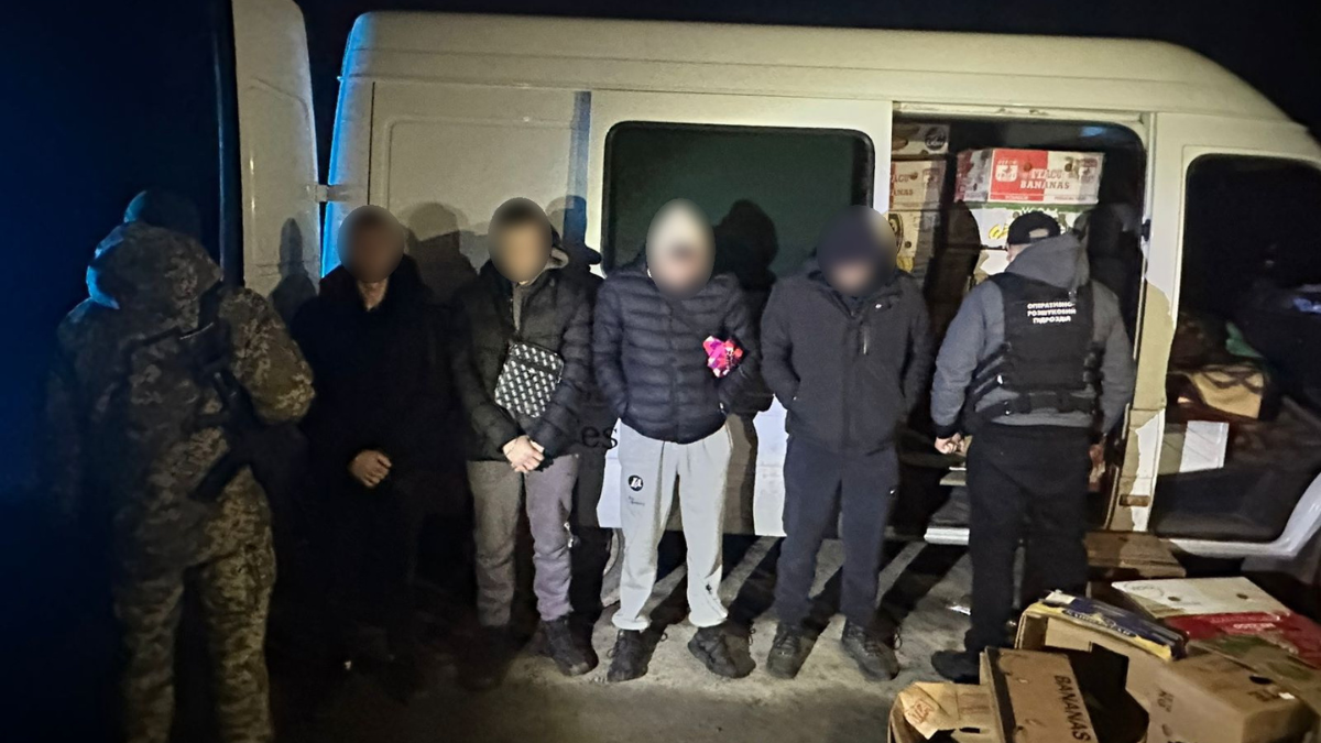 Прикарпатець ховався серед коробок із товарами, щоб незаконно потрапити до Молдови