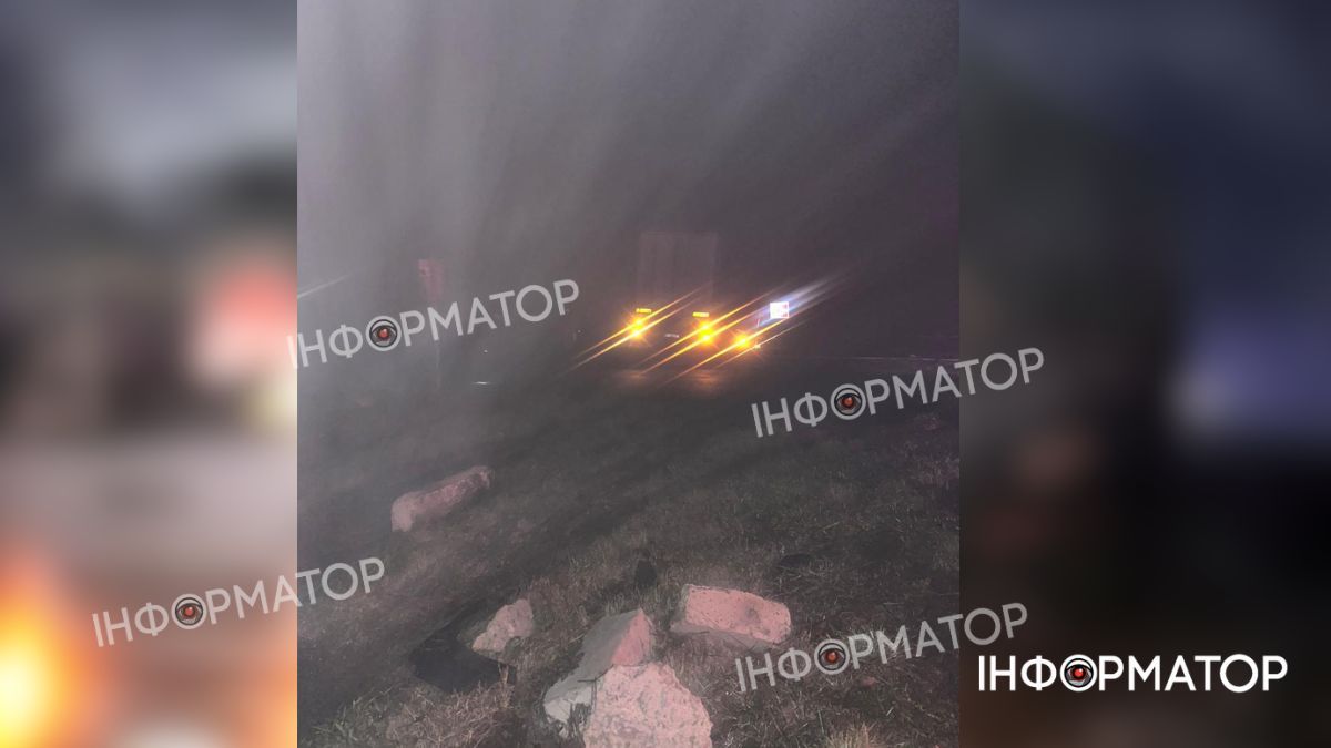 Фура вилетіла на клумбу кільцевої під Коломиєю 1