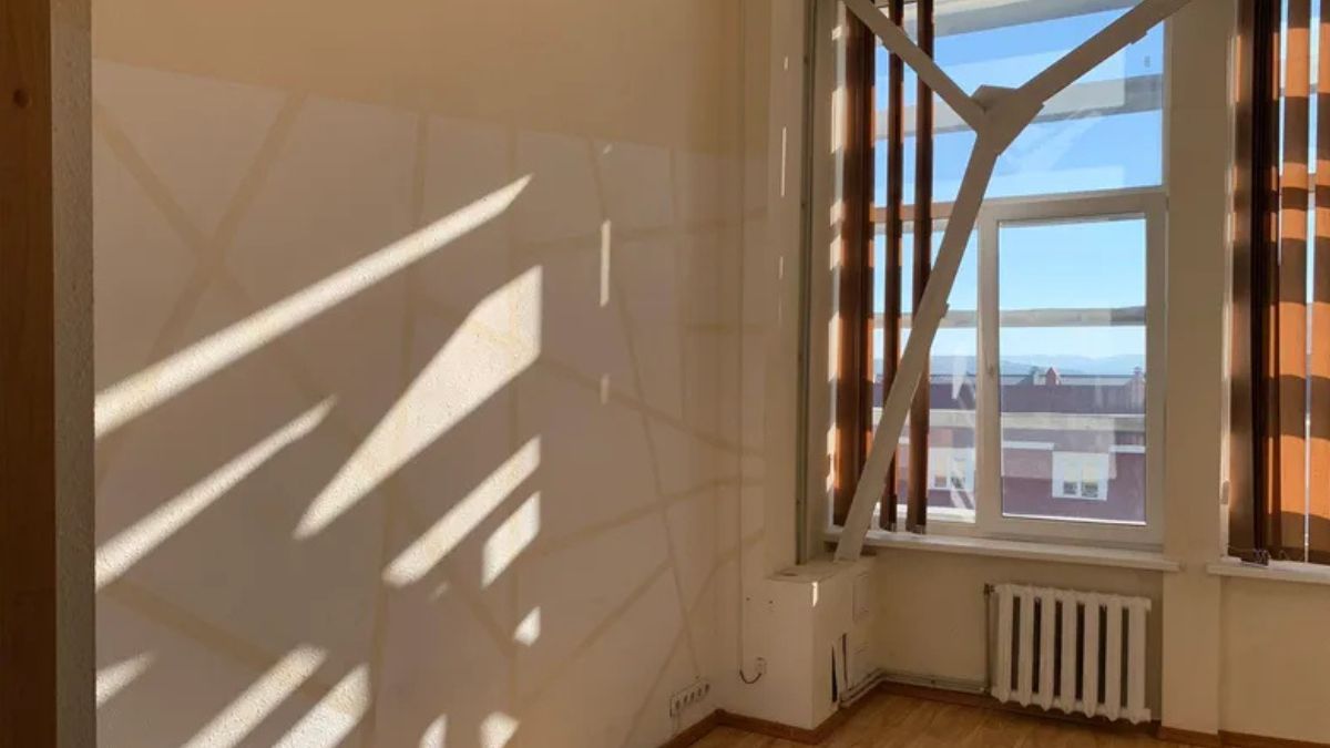 У центрі Коломиї в оренду здають приміщення у будівлі пошти 1